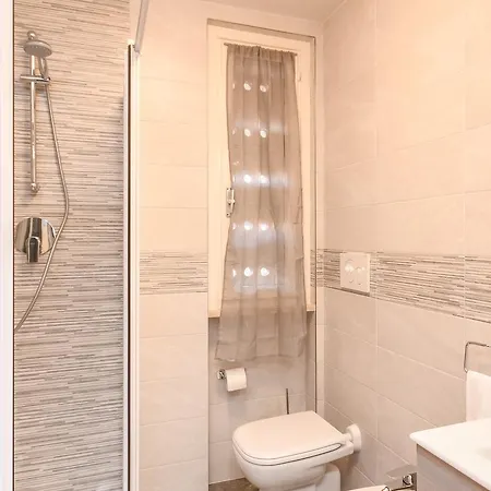 Holiday Sirmione Apartments シルミオーネ